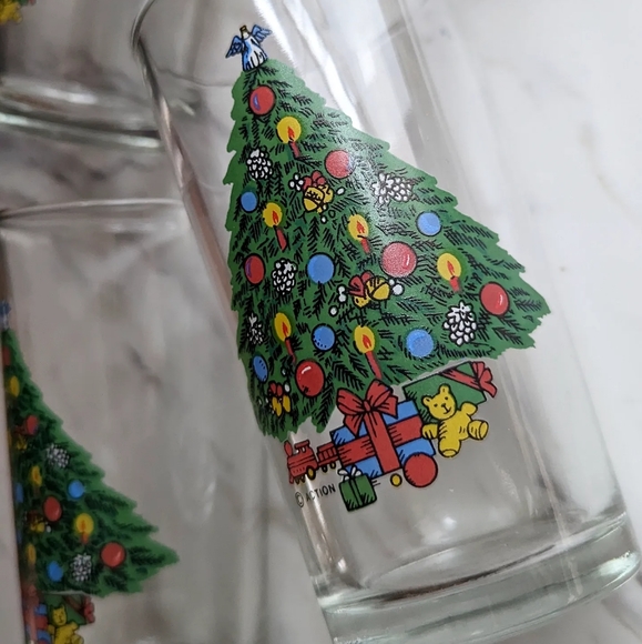 COPY - 1993 Boxed Set of 4 Christmas Tree Glasses - Picture 4 of 10
